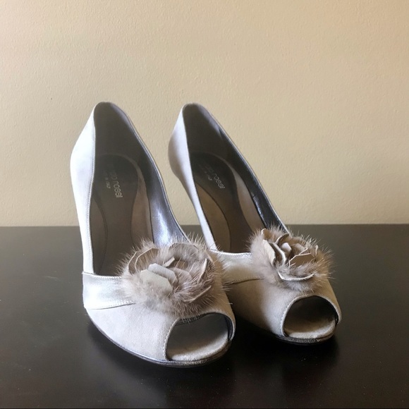 Sergio Rossi Godiva Suede Open-Toe Pump in 38.5 - Picture 3 of 5